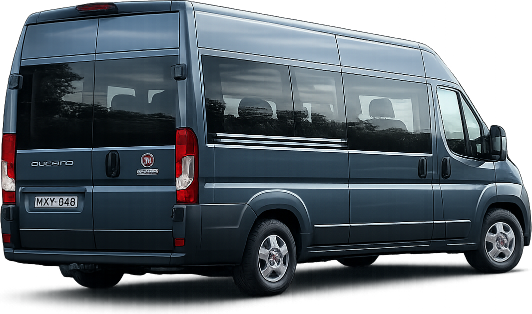 A Fiat Ducato kisbusz hátulról, tágas csomagtér